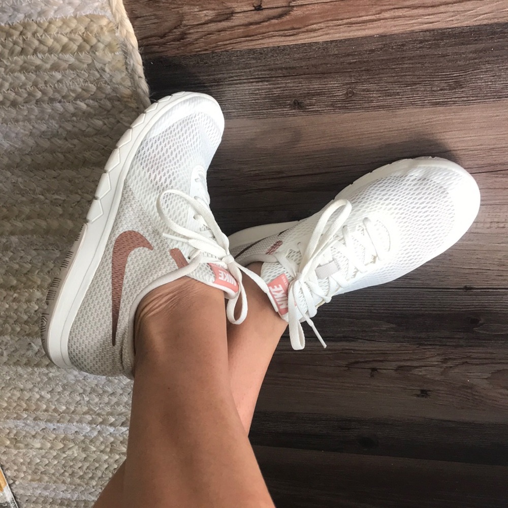 Nike flex experience beige with rose gold details